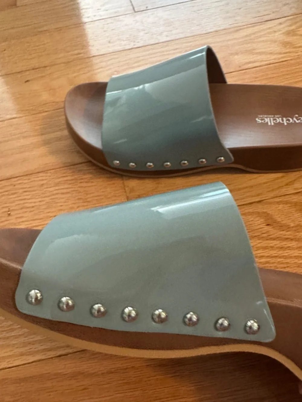 Seychelles Los Angeles slide size 8